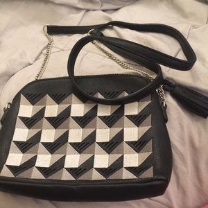 (OS) Danielle Nicole Crossbody pouch